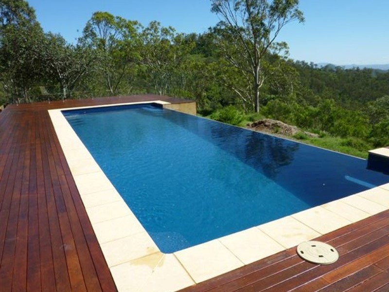 Maxi Rib Technology for installation of pools in sloping sites and difficult conditions