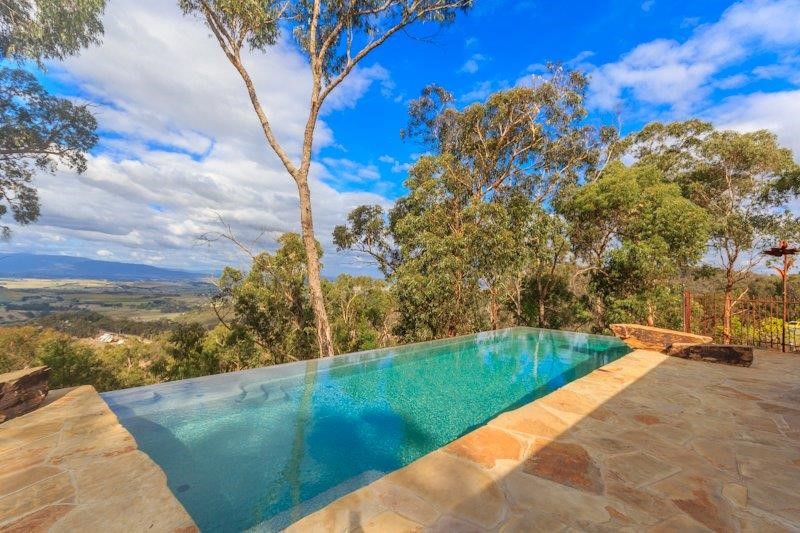 Bgs Pools ans Spas Infinity Pool Installation Image 2